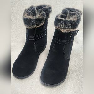 **NWT**TUNDRA LEATHER BOOTS SIZE 9 SEE PICS FOR MEASUREMENTS